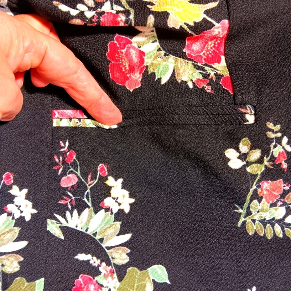 Maurices EUC Women's Open Jacket, Vanity Size 2 (20/22) Black, Pink Floral - Picture 5 of 8